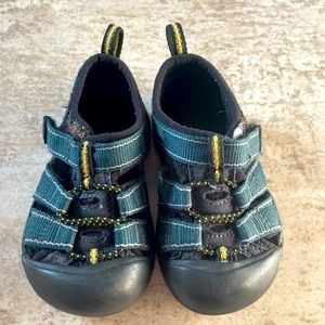 Keen water sandals toddler size 6